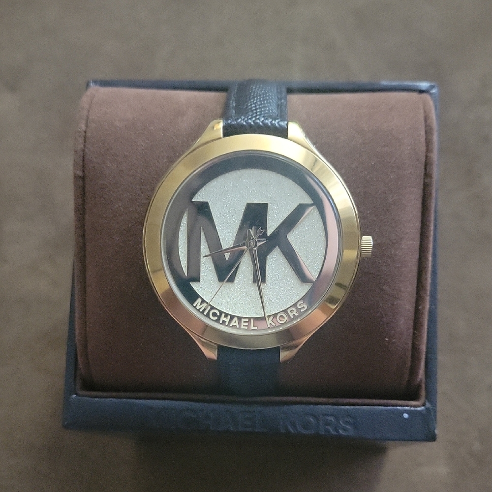 Michael Kors Gold and Black Watch with Sleek Design